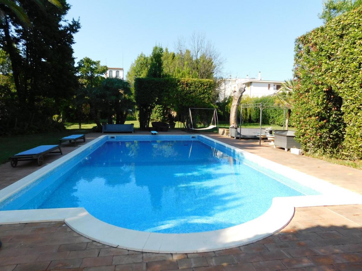 Con Piscina Immersa Nel Apartment