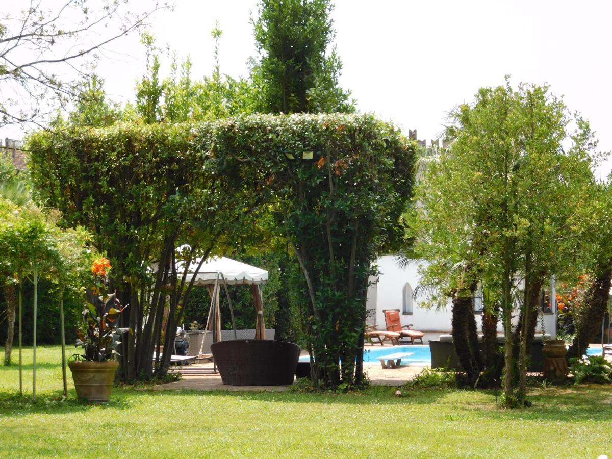 Con Piscina Immersa Nel Cascina
