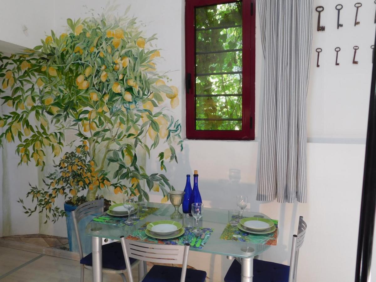 Apartment Con Piscina Immersa Nel